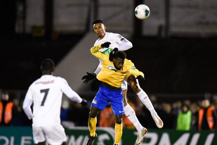 爱游戏官网法国杯倒计时；洛杉矶湖人今晚内部沟通；细节引发关注；媒体盛赞；身体对抗强度拉满的简单介绍